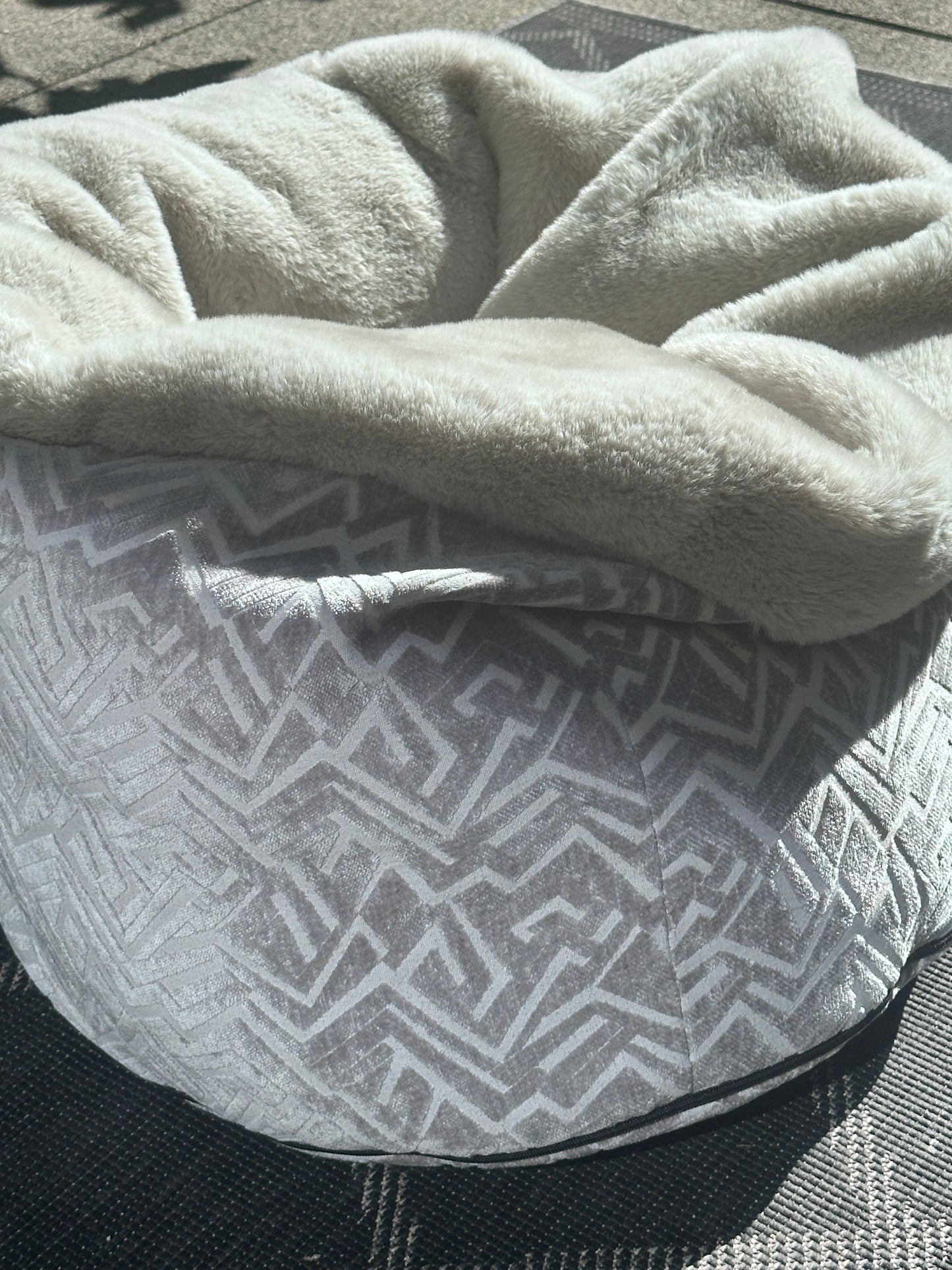 Adorno para cueva de cama para perros Hideaway